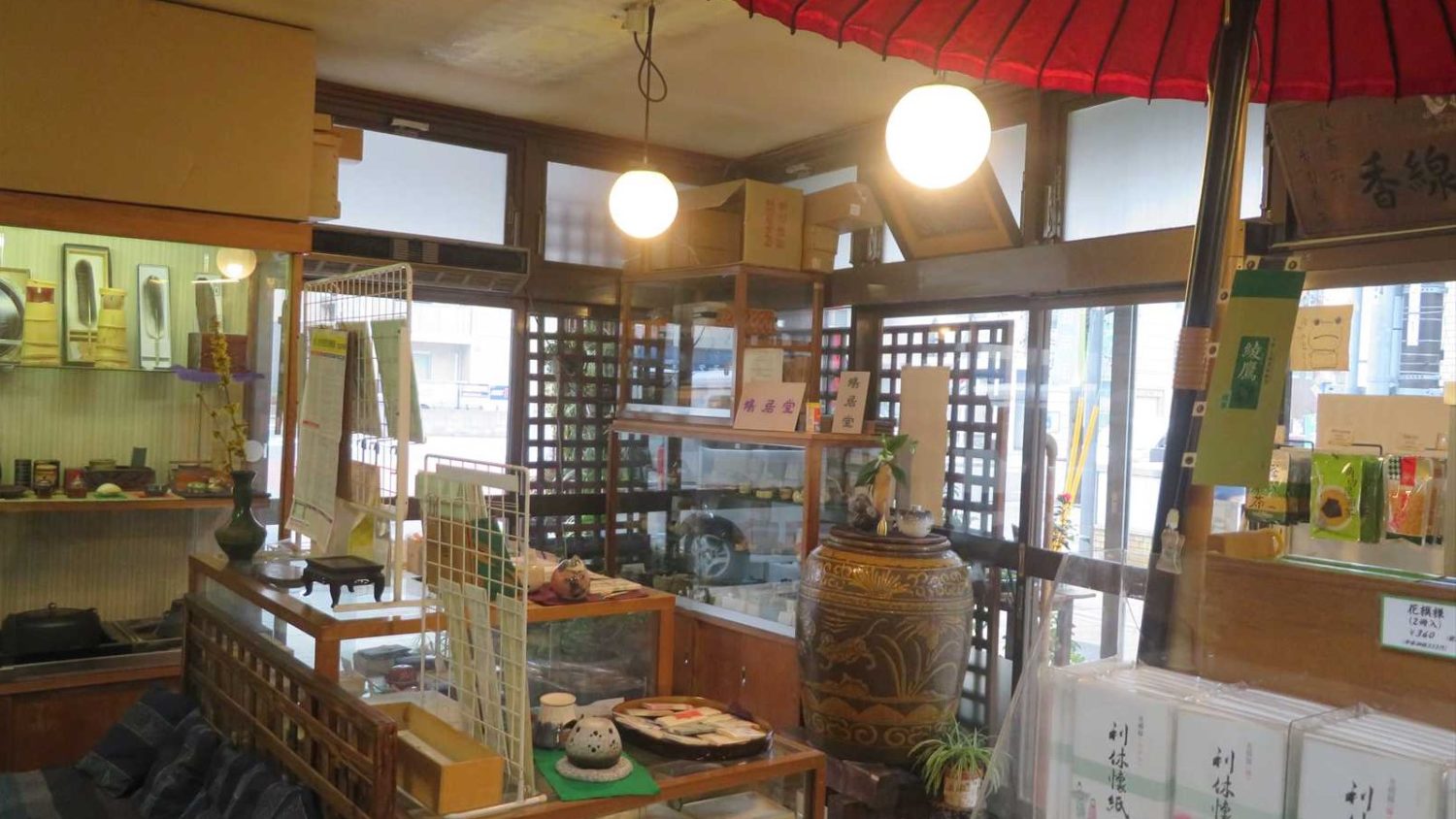 田原清香園茶舗の店内